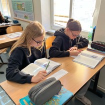 Zlepšování čtenářských dovedností a opakování literárních pojmů v hodině literární výchovy v 7. C