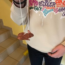 Jarní výzdoba velikonočního stromu na náměstí