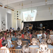 Koncert ZUŠ Hostinné "Vůně dálek"